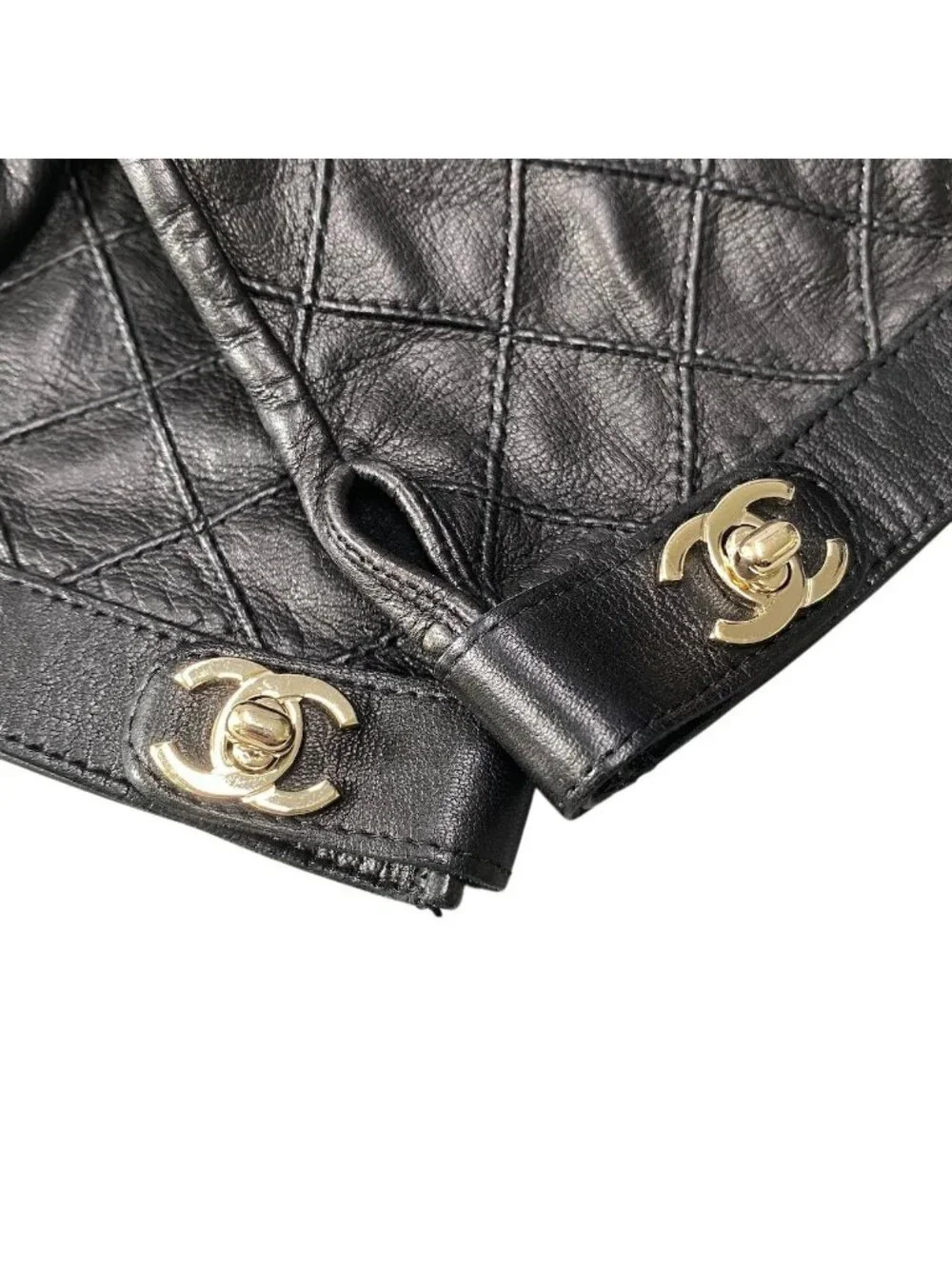 Chanel G1 Quilted Leather Gloves Turnlock CC Logo 8 Black Lambskin